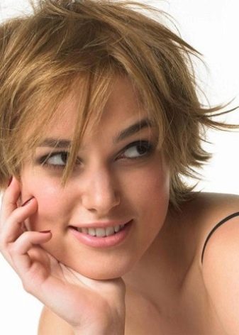 Жіночі зачіски 70-х років (37 фото): мода на зачіски і стрижки в СРСР. Як зробити укладку на короткі волосся?