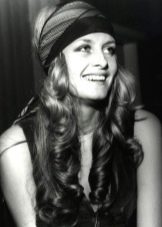 Жіночі зачіски 70-х років (37 фото): мода на зачіски і стрижки в СРСР. Як зробити укладку на короткі волосся?