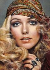 Жіночі зачіски 70-х років (37 фото): мода на зачіски і стрижки в СРСР. Як зробити укладку на короткі волосся?