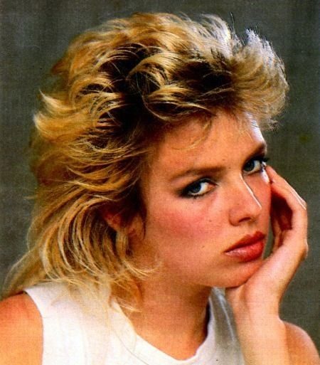 Жіночі зачіски 80-х років (41 фото): укладання в стилі «диско», історія моди зачісок СРСР, об’ємні зачіски на короткі волосся