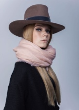 Жіночі зимові чоботи (61 фото): валяні повстяні і хутряні шуби з полями і інші моделі 2020, як носити з шубою