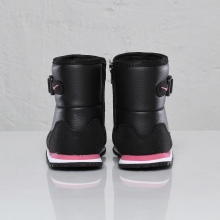 Жіночі зимові спортивні чоботи (76 фото): теплі моделі для зими з Фінляндії, взуття фірми Nike і Puma