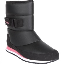 Жіночі зимові спортивні чоботи (76 фото): теплі моделі для зими з Фінляндії, взуття фірми Nike і Puma