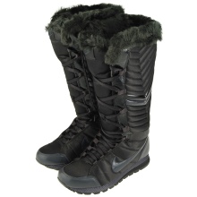 Жіночі зимові спортивні чоботи (76 фото): теплі моделі для зими з Фінляндії, взуття фірми Nike і Puma