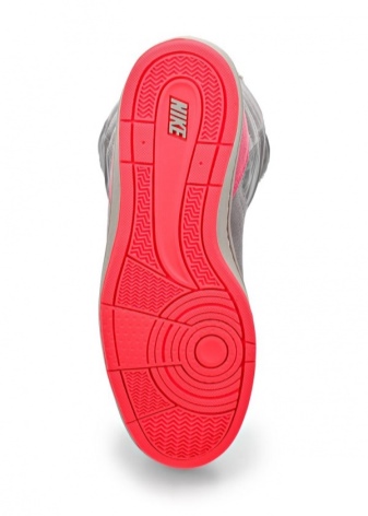 Жіночі зимові спортивні чоботи (76 фото): теплі моделі для зими з Фінляндії, взуття фірми Nike і Puma