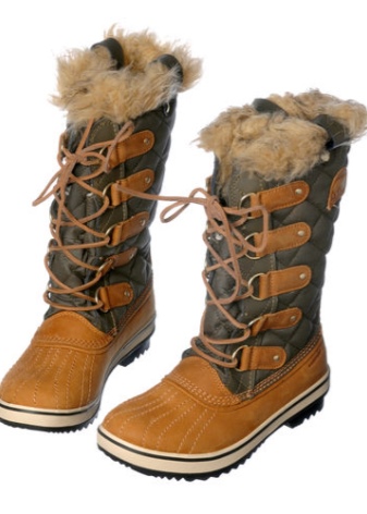 Жіночі зимові спортивні чоботи (76 фото): теплі моделі для зими з Фінляндії, взуття фірми Nike і Puma