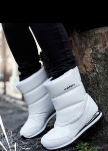 Жіночі зимові спортивні чоботи (76 фото): теплі моделі для зими з Фінляндії, взуття фірми Nike і Puma