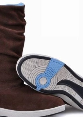 Жіночі зимові спортивні чоботи (76 фото): теплі моделі для зими з Фінляндії, взуття фірми Nike і Puma