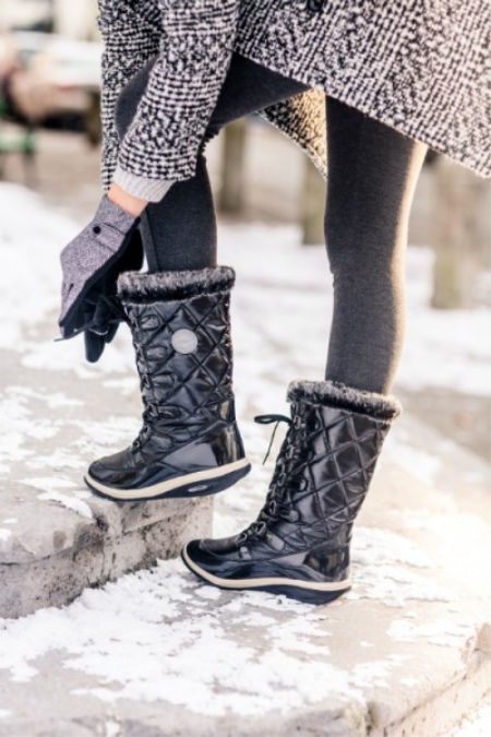 Жіночі зимові спортивні чоботи (76 фото): теплі моделі для зими з Фінляндії, взуття фірми Nike і Puma