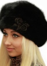 Жіноча норкова шапка (85 фото): модні фасони 2020 з блакитної норки, скільки коштують, боярка, моделі з стриженої норки