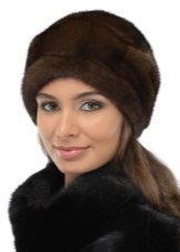 Жіноча норкова шапка (85 фото): модні фасони 2020 з блакитної норки, скільки коштують, боярка, моделі з стриженої норки