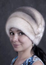 Жіноча норкова шапка (85 фото): модні фасони 2020 з блакитної норки, скільки коштують, боярка, моделі з стриженої норки