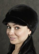 Жіноча норкова шапка (85 фото): модні фасони 2020 з блакитної норки, скільки коштують, боярка, моделі з стриженої норки