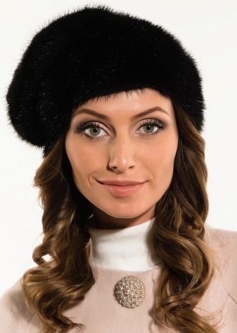 Жіноча норкова шапка (85 фото): модні фасони 2020 з блакитної норки, скільки коштують, боярка, моделі з стриженої норки
