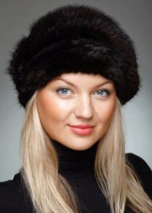 Жіноча норкова шапка (85 фото): модні фасони 2020 з блакитної норки, скільки коштують, боярка, моделі з стриженої норки