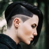 Жіноча стрижка з виголеним потилицею (41 фото): модні зачіски з голеною потилицею для дівчат з короткими і довгими волоссям