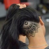 Жіноча стрижка з виголеним потилицею (41 фото): модні зачіски з голеною потилицею для дівчат з короткими і довгими волоссям