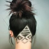 Жіноча стрижка з виголеним потилицею (41 фото): модні зачіски з голеною потилицею для дівчат з короткими і довгими волоссям