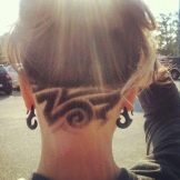 Жіноча стрижка з виголеним потилицею (41 фото): модні зачіски з голеною потилицею для дівчат з короткими і довгими волоссям
