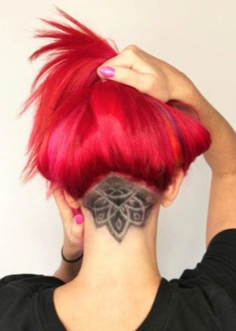 Жіноча стрижка з виголеним потилицею (41 фото): модні зачіски з голеною потилицею для дівчат з короткими і довгими волоссям