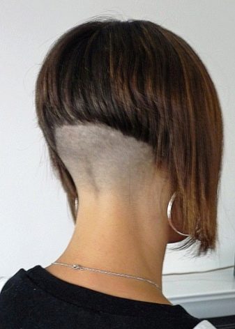 Жіноча стрижка з виголеним потилицею (41 фото): модні зачіски з голеною потилицею для дівчат з короткими і довгими волоссям