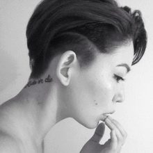 Жіноча стрижка з виголеним потилицею (41 фото): модні зачіски з голеною потилицею для дівчат з короткими і довгими волоссям