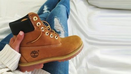 Жіноча зимова взуття Timberland (42 фото): черевики на натуральному хутрі, теплі кросівки та інші. З чим носити їх дівчатам взимку?