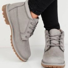 Жіноча зимова взуття Timberland (42 фото): черевики на натуральному хутрі, теплі кросівки та інші. З чим носити їх дівчатам взимку?