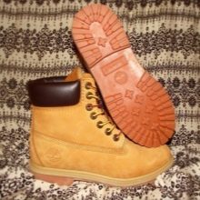 Жіноча зимова взуття Timberland (42 фото): черевики на натуральному хутрі, теплі кросівки та інші. З чим носити їх дівчатам взимку?