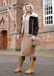 Жіноча зимова взуття Timberland (42 фото): черевики на натуральному хутрі, теплі кросівки та інші. З чим носити їх дівчатам взимку?