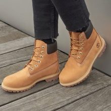 Жіноча зимова взуття Timberland (42 фото): черевики на натуральному хутрі, теплі кросівки та інші. З чим носити їх дівчатам взимку?
