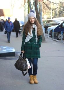 Жіноча зимова взуття Timberland (42 фото): черевики на натуральному хутрі, теплі кросівки та інші. З чим носити їх дівчатам взимку?