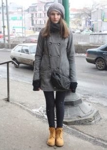 Жіноча зимова взуття Timberland (42 фото): черевики на натуральному хутрі, теплі кросівки та інші. З чим носити їх дівчатам взимку?