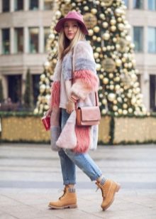 Жіноча зимова взуття Timberland (42 фото): черевики на натуральному хутрі, теплі кросівки та інші. З чим носити їх дівчатам взимку?