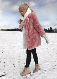 Жіноча зимова взуття Timberland (42 фото): черевики на натуральному хутрі, теплі кросівки та інші. З чим носити їх дівчатам взимку?