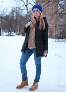 Жіноча зимова взуття Timberland (42 фото): черевики на натуральному хутрі, теплі кросівки та інші. З чим носити їх дівчатам взимку?