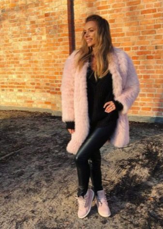 Жіноча зимова взуття Timberland (42 фото): черевики на натуральному хутрі, теплі кросівки та інші. З чим носити їх дівчатам взимку?