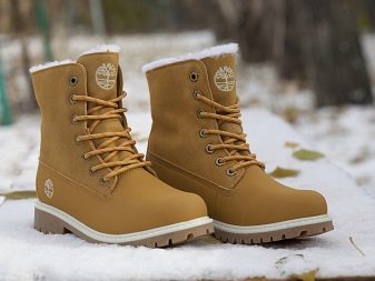 Жіноче взуття Timberland (45 фото): рожеві і чорні, білі тімберленди на підборах і без нього, розмірна сітка, сірі і сині
