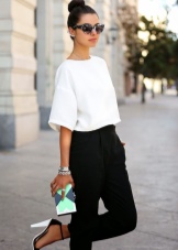 Жіночий браслет з білого золота (78 фото): моделі з жовтим металом з топазами і сапфірами, тонкі і товсті на руку, від Тіффані