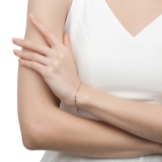 Жіночий браслет з білого золота (78 фото): моделі з жовтим металом з топазами і сапфірами, тонкі і товсті на руку, від Тіффані