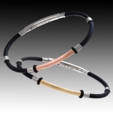 Жіночий браслет з білого золота (78 фото): моделі з жовтим металом з топазами і сапфірами, тонкі і товсті на руку, від Тіффані