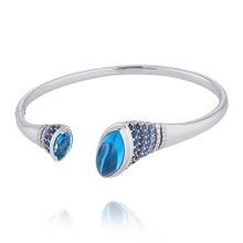 Жіночий браслет з білого золота (78 фото): моделі з жовтим металом з топазами і сапфірами, тонкі і товсті на руку, від Тіффані