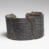 Жіночий браслет з білого золота (78 фото): моделі з жовтим металом з топазами і сапфірами, тонкі і товсті на руку, від Тіффані