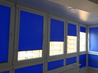 Жалюзі на балкон (49 фото): які жалюзі краще вибрати на балконні вікна і лоджію? Вертикальні, горизонтальні та інші моделі для захисту від сонця