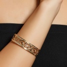 Жорсткий браслет із золота (81 фото): жіночі плоскі моделі на руку з жовтого золота 585 проби, відгуки