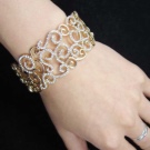 Жорсткий браслет із золота (81 фото): жіночі плоскі моделі на руку з жовтого золота 585 проби, відгуки