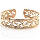 Жорсткий браслет із золота (81 фото): жіночі плоскі моделі на руку з жовтого золота 585 проби, відгуки