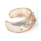 Жорсткий браслет із золота (81 фото): жіночі плоскі моделі на руку з жовтого золота 585 проби, відгуки