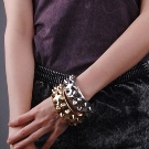 Жорсткий браслет із золота (81 фото): жіночі плоскі моделі на руку з жовтого золота 585 проби, відгуки