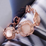 Жорсткий браслет із золота (81 фото): жіночі плоскі моделі на руку з жовтого золота 585 проби, відгуки